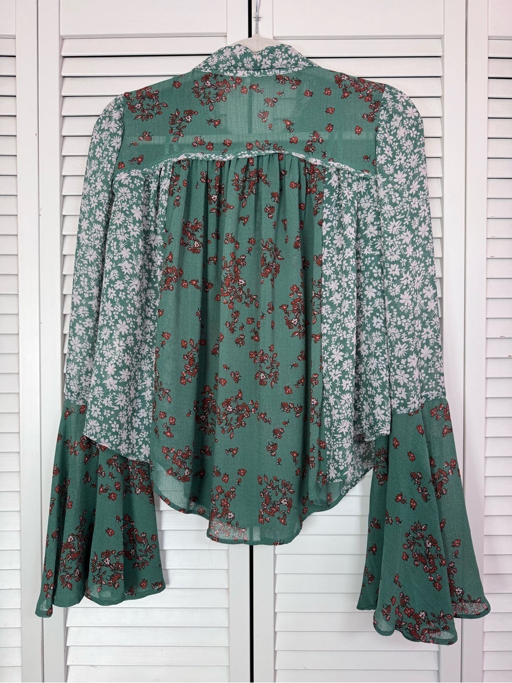 Free People Serena Sheer Floral Flowy Printed Bell Sleeve Blouse Emerald Small - Picture 7 of 10